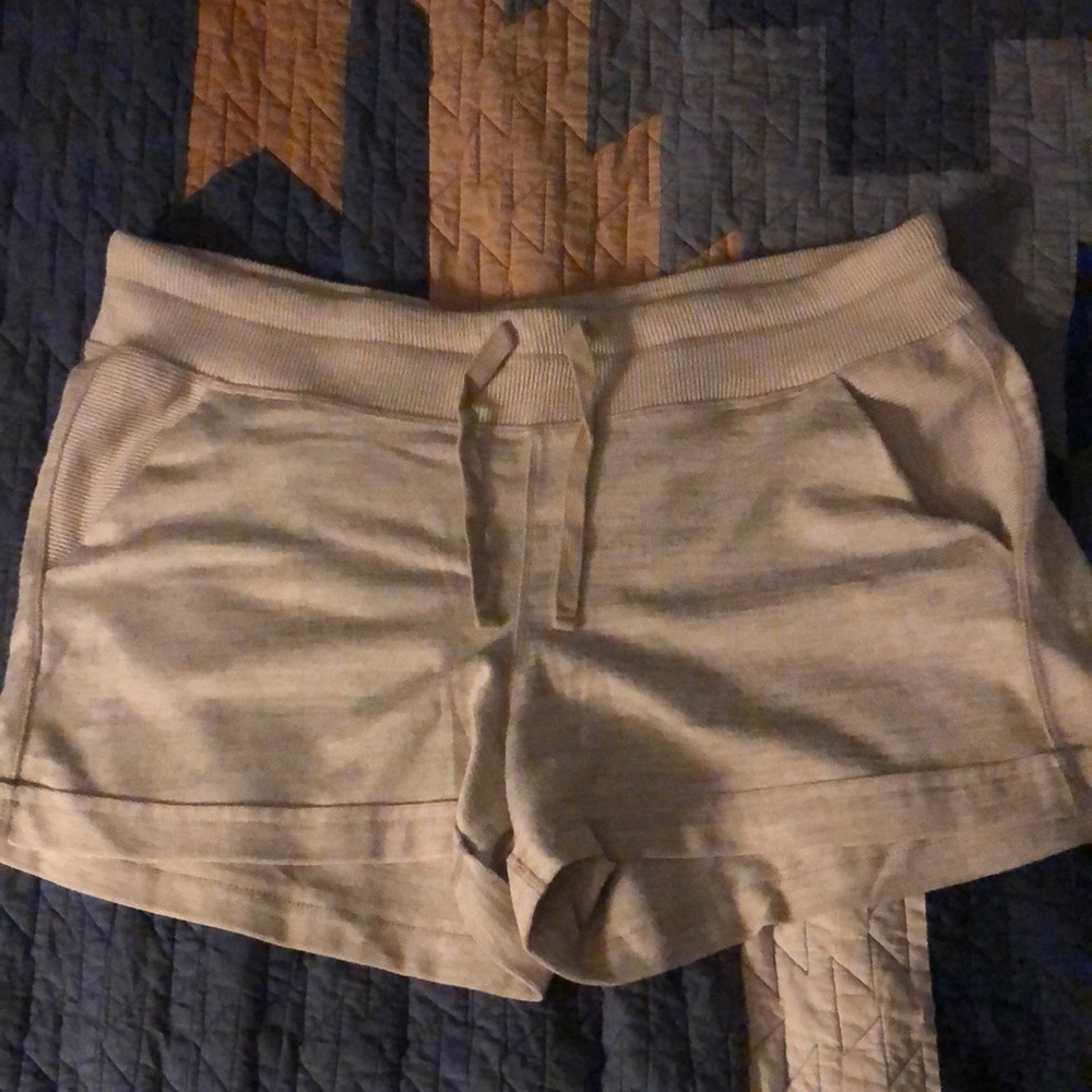 Athleta x large cream shorts